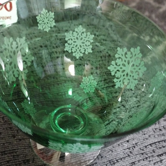 Green Snowflake Glass Vase - Picture 3 of 4